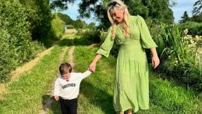 Nochtann réalta RTÉ go bhfuil sí ag súil le dara leanbh