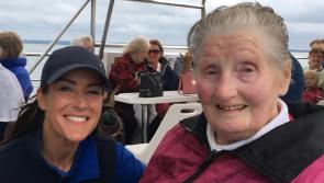Oileán beag bídeach Éireannach dúnta i ndiaidh bhás iar-chónaitheora ghrámhar (99)