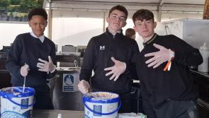 PICTIÚIRÍ: Tá an láthair treabhadóireachta fliuch cheana féin agus sluaite ag teacht go Uíbh Fhailí