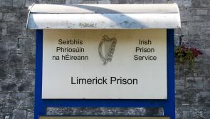 Tóir ar siúl tar éis do phríosúnach éalú le linn cuairte ospidéil