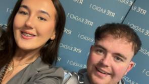 'Ar an ngealach': L&aacute;n&uacute;in ag s&uacute;il le leanbh ar First Dates in &Eacute;irinn d&iacute;reach tr&iacute; mh&iacute; tar &eacute;is d&oacute;ibh bualadh le ch&eacute;ile