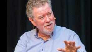 An tiriseoir cumasach Ailbhe Ó Monacháin le Cathal Póirtéir faoi agallaimh