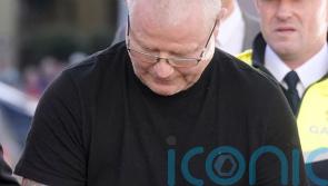 Richard Satchwell cúisithe le dúnmharú a bhean chéile Tina