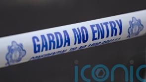 Tá Gardaí ag fiosrú corp fir i dteach i gCo Thiobraid Árann