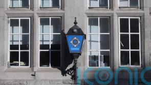 Turasóir Sasanach i riocht criticiúil tar éis ionsaí i mBaile Átha Cliath