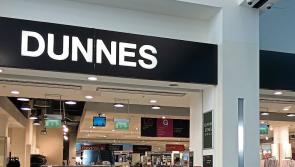 FÓGRA: Meabhraíonn Dunnes Stores an táirge éadaí babaí mar gheall ar imní sábháilteachta