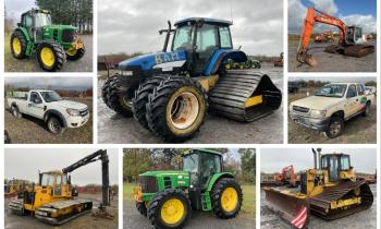 PICTIÚIRÍ: Flít tarracóirí agus innealra iar-Bhord na Móna le ceannach ag ceant ollmhór deireadh seachtaine