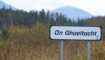 Ghabhadh buíochas le daoine as páirt a ghlacadh sa chomhairliúchán don oideachas lán-Ghaeilge