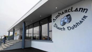 “Scoraíocht Dhiarmuda & Ghráinne, Ar Oileán an Ghnáth e léiriú in Amharclann Ghaoth Dobhair