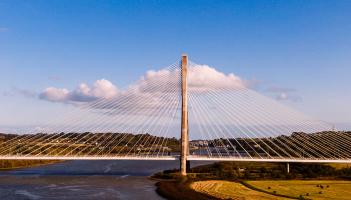 Iarratais ar an dola a bhaint den droichead i measc tráchta atá ag “plúchadh” chathair mhór in Éirinn