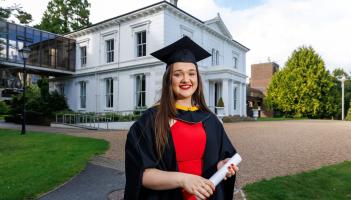&lsquo;Bh&iacute; go leor le cruth&uacute; agam agus m&eacute; i mo bhean &oacute;g&rsquo;: c&eacute;im&iacute; ollscoile an chomhairleoir baineann is &oacute;ige in &Eacute;irinn