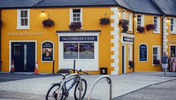 Óstán móréilimh in iarthar na hÉireann ag nochtadh pleananna móra leathnaithe