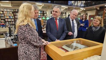 Tá maoiniú de €1,133,196 thar cheithre bliana fógartha ag an Aire Forbartha Tuaithe agus Pobail agus Gaeltachta, Dara Calleary TD, le haghaidh Foclóir Stairiúil na Gaeilge