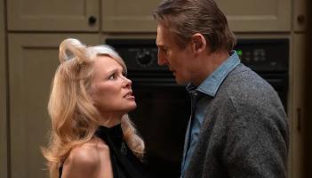 Machnaíonn an t-aisteoir Éireannach Liam Neeson ar scannán nua 'áthasach' le Pamela Anderson
