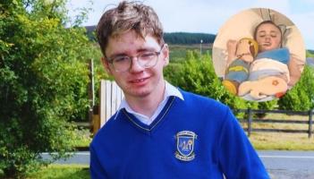‘Míorúilt iomlán’: Déagóir Éireannach a raibh an dea-bhéasa deiridh ráite faoi dhó ina dhiaidh ag tosú bliain an Teastais Shóisearaigh