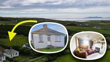 PICTIÚIRÍ: Teachín cois cósta na hÉireann le haer na farraige agus tránna gainimh ar fáil ar €75k amháin