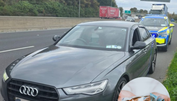 AIRDE! Tugtar rabhadh do thiománaithe plátaí clárúcháin a sheiceáil agus fíneálacha troma á ngearradh ag na Gardaí