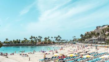 Rabhadh tugtha do lucht saoire na hÉireann agus ceann scríbe coitianta curtha ar liosta ‘cosc taistil’ do 2026