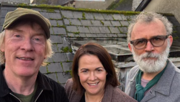 Eipeas&oacute;id bheo de phodchraoladh Tommy Tiernan curtha ar ceal mar gheall ar bhr&oacute;n tobann