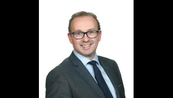 Deimhn&iacute;onn CIE ceapach&aacute;n Stephen Kent mar Phr&iacute;omhoifigeach Feidhmi&uacute;ch&aacute;in nua