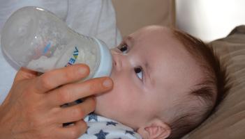 'N&aacute; beathaigh' - Rabhadh tocsain do thuismitheoir&iacute; &Eacute;ireannacha agus foirmle leana&iacute; coitianta &aacute; hathghairm