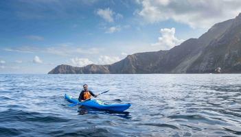 Craolfar an ch&eacute;ad taibhi&uacute; domhanda de chl&aacute;r faisn&eacute;ise nua a l&eacute;ir&iacute;onn cumhacht agus maorga aillte farraige na h&Eacute;ireann ar TG4