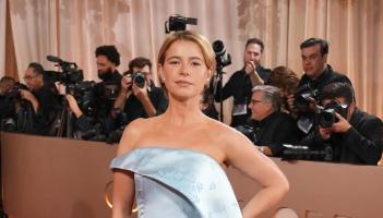 An tUachtar&aacute;n i gceannas ar an &oacute;c&aacute;id ​​&oacute;m&oacute;is agus an t-aisteoir &Eacute;ireannach Jessie Buckley ag buachan gradam Golden Globe