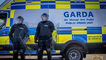 Gheobhaidh Garda&iacute; Ord Poibl&iacute; arm&uacute;r coirp den scoth le haghaidh cosaint &oacute; 'sh&aacute;ithi&uacute;, s&aacute;'