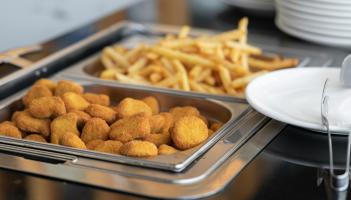 B&eacute;il&iacute; scoile in &Eacute;irinn 'cos&uacute;il le bia aerl&iacute;ne' a deir an c&oacute;caire c&aacute;ili&uacute;il Darina Allen