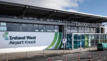 Dea-sc&eacute;al do phaisin&eacute;ir&iacute; agus srian m&oacute;r &aacute; ard&uacute; ag Aerfort Iarthar &Eacute;ireann