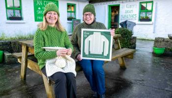 Fu&aacute;il in Am: Ceili&uacute;rann An Post pr&iacute;omhghn&eacute; &iacute;oc&oacute;nach na h&Eacute;ireann leis an mbaili&uacute;ch&aacute;n stampa&iacute; is d&eacute;ana&iacute;