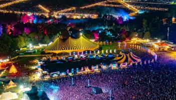 Breis is 60 gn&iacute;omh deimhnithe do All Together Now 2026