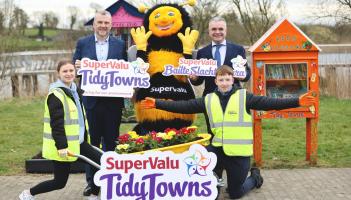 Seolann an tAire Dara Calleary com&oacute;rtas Bailte Slachtmhara SuperValu 2026