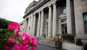 F&oacute;gra&iacute;onn an tAire P&aacute;draig &Oacute; Donnabh&aacute;in ceapach&aacute;in nua chuig Bord an Halla Ceolchoirme N&aacute;isi&uacute;nta