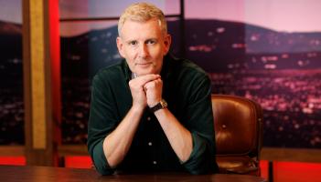 Gan aon chl&aacute;r Late Late an tseachtain seo agus RT&Eacute; ag deimhni&uacute; go bhfuil duine eile ina &aacute;it i measc athr&uacute; m&oacute;r ar an gC&aacute;isc