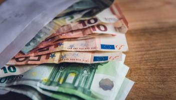 Na m&iacute;lte duine ar fud na h&Eacute;ireann le borradh leasa sh&oacute;isialaigh a fh&aacute;il