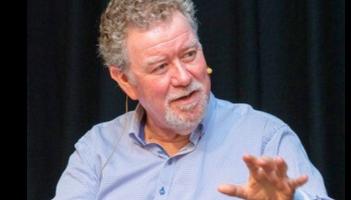 An tiriseoir cumasach Ailbhe Ó Monacháin le Cathal Póirtéir faoi agallaimh