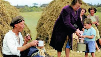 Leabhar álainn de sheanphictiuir na hÉireann ar an mhargadh