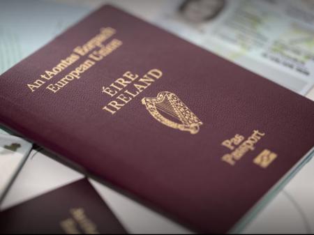 D&rsquo;fh&eacute;adfadh &lsquo;fadhb&rsquo; a bheith ag na m&iacute;lte pas &Eacute;ireannach dul tr&iacute; aerfoirt i ndiaidh &lsquo;earr&aacute;ide&rsquo;