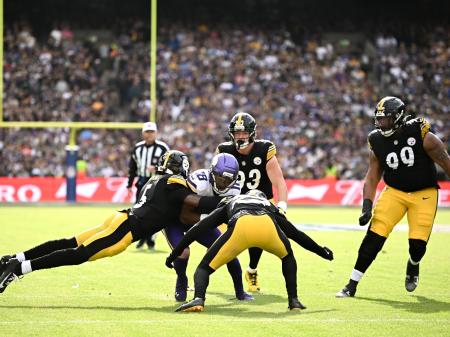 Cuireann an ch&eacute;ad Chluiche NFL in &Eacute;irinn &euro;104.5 Milli&uacute;n Ar F&aacute;il do Gheilleagar na h&Eacute;ireann