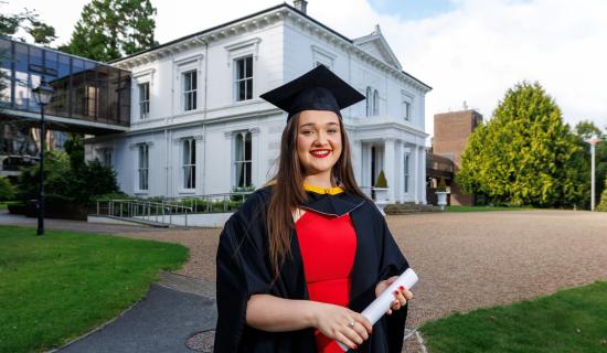 &lsquo;Bh&iacute; go leor le cruth&uacute; agam agus m&eacute; i mo bhean &oacute;g&rsquo;: c&eacute;im&iacute; ollscoile an chomhairleoir baineann is &oacute;ige in &Eacute;irinn