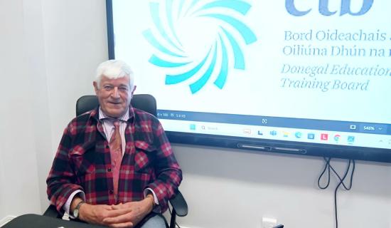 &lsquo;Gabh ann agus d&eacute;an &eacute;!!&rsquo; - Conallach feirmeora ag baint leas as oili&uacute;int f&oacute;n cliste ag 74 bliana d&rsquo;aois