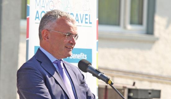 Plean Teanga do Chaisl&eacute;an an Bharraigh seolta go hoifigi&uacute;il