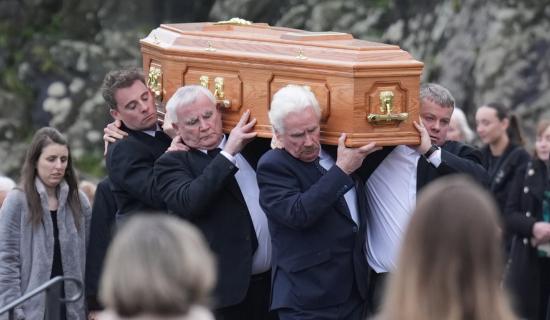 &lsquo;Codladh go s&aacute;mh, a dheirfi&uacute;r bheag&rsquo;: Roinneann dearth&aacute;ir n&oacute;im&eacute;id dheireanacha shaol altra roimh imbhualadh marfach i Luimneach i n-adhradh corraitheach