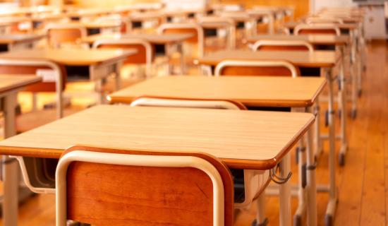 Tuismitheoir&iacute; feargacha agus bunscoil Chill Dara ag d&uacute;nadh a ndoirse go sealadach i measc imn&iacute; s&aacute;bh&aacute;ilteachta