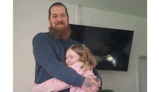 Eala&iacute;ont&oacute;ir &Eacute;ireannach i riocht critici&uacute;il san ospid&eacute;al i measc achain&iacute; GoFundMe