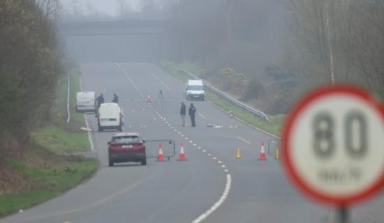 Garda&iacute; ag cuardach dh&aacute; fheithicil a bh&iacute; ag taisteal i gconbhua i ndiaidh ionsa&iacute; for&eacute;igneach ar mh&aacute;thair &oacute;g
