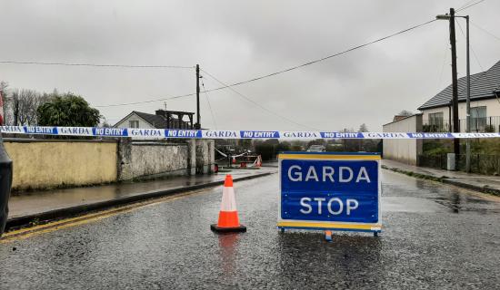 Fuarthas corp i dteach c&eacute;anna in U&iacute;bh Fhail&iacute; inar mara&iacute;odh buachaill &oacute;g agus a sheanmh&aacute;thair anuraidh