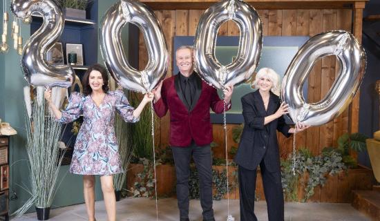 Cloch mh&iacute;le mh&oacute;r agus cl&aacute;r Today RT&Eacute; ag ceili&uacute;radh 2000 eipeas&oacute;id!