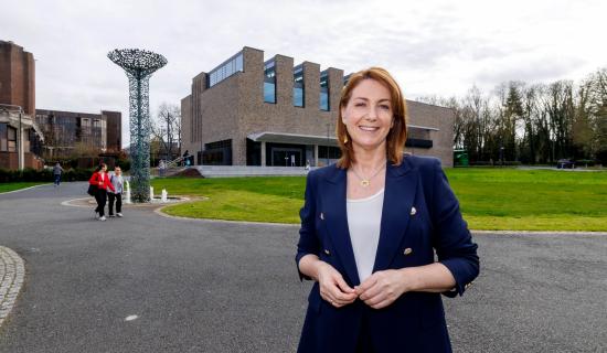 Ceapann ollscoil in &Eacute;irinn Katie Hannon &oacute; RT&Eacute; mar Ollamh C&uacute;nta san Iriseoireacht